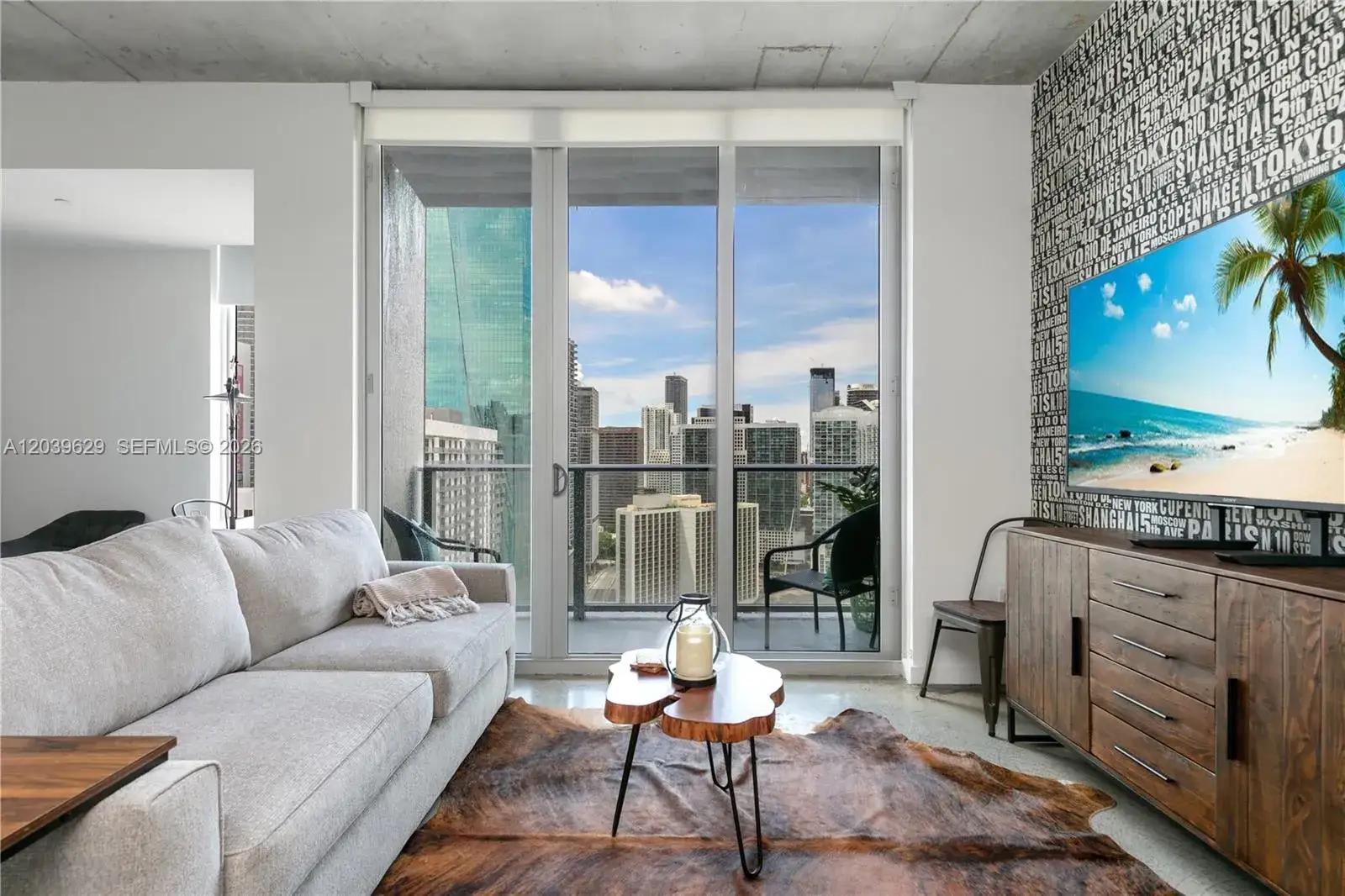1 bedroom 1 bath Residential Lease for rent at 151 SE 1st St # 3103, Miami FL 33131