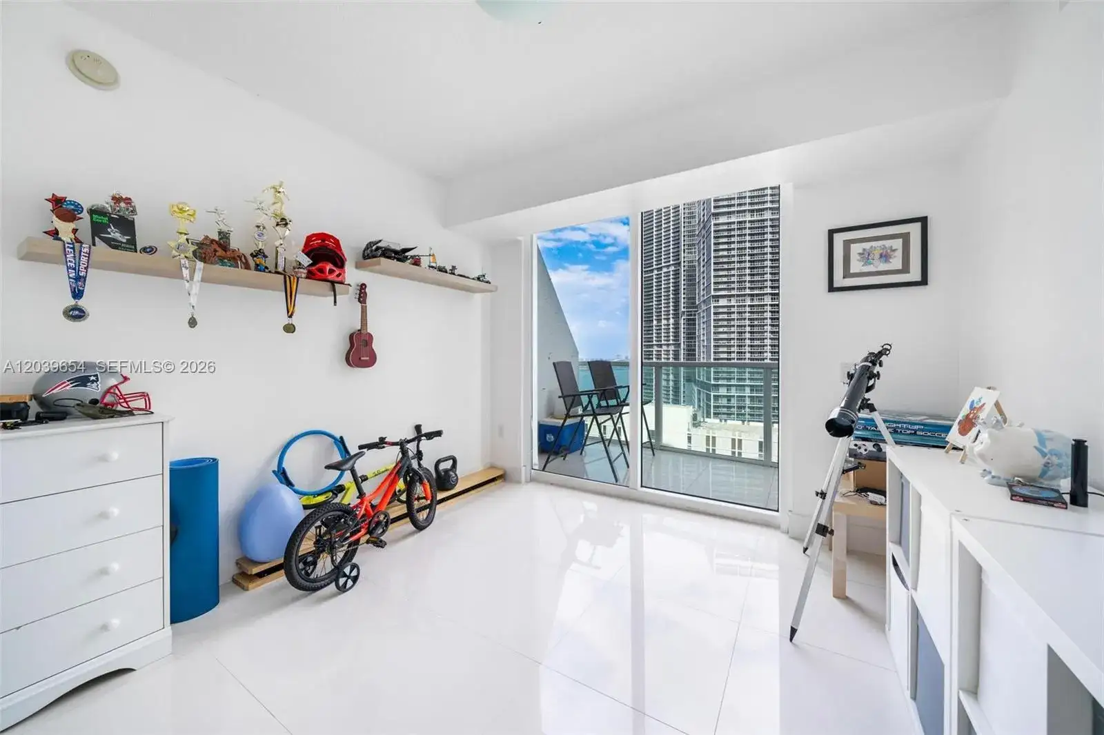 2 bedroom 2 bath Residential Lease for rent at 41 SE 5th St # 1202, Miami FL 33131
