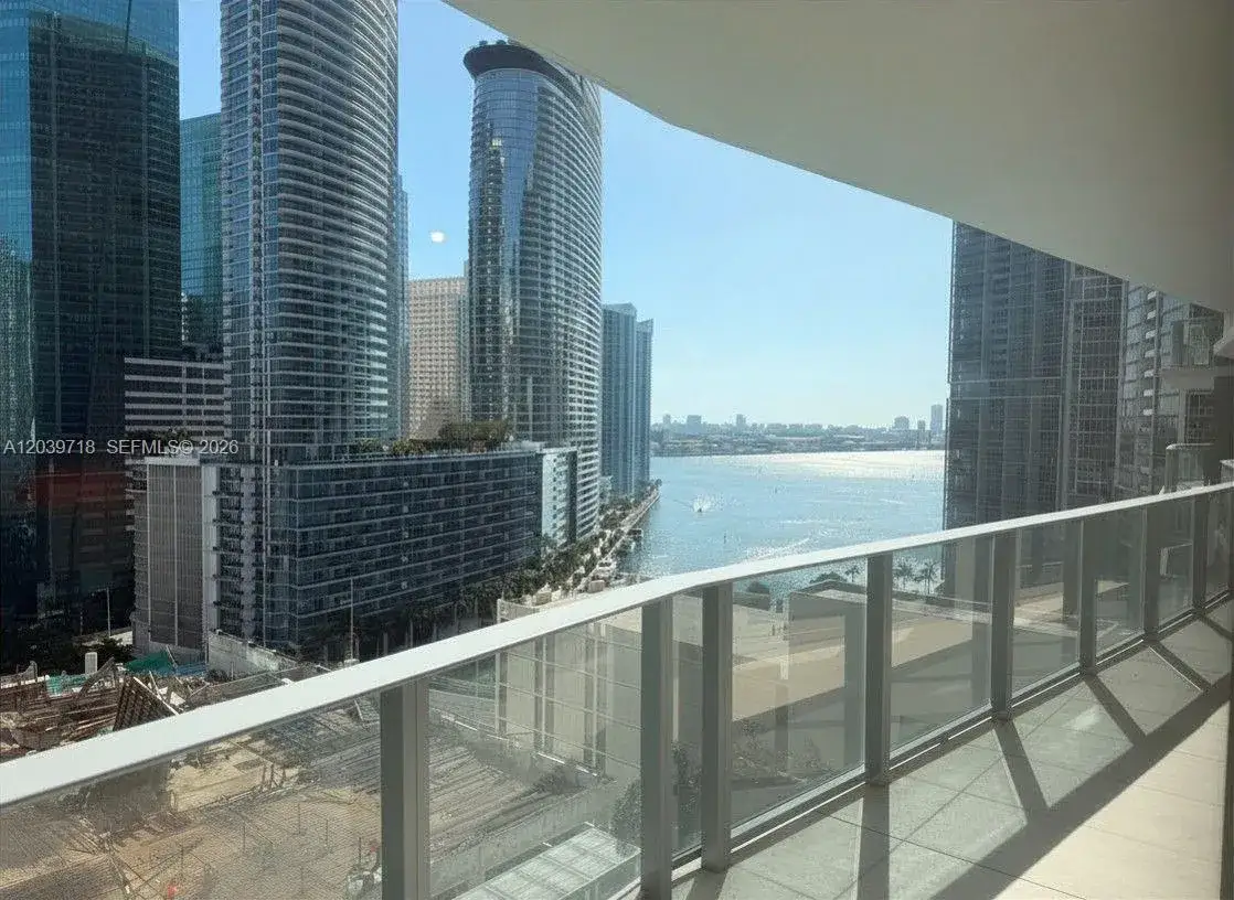 2 bedroom 2 bath Residential Lease for rent at 77 SE 5th St # 1903, Miami FL 33131