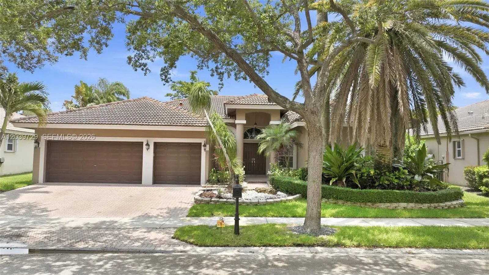 4 bedroom 3 bath Residential for sale at 3725 Oak Ridge Ln, Weston FL 33331