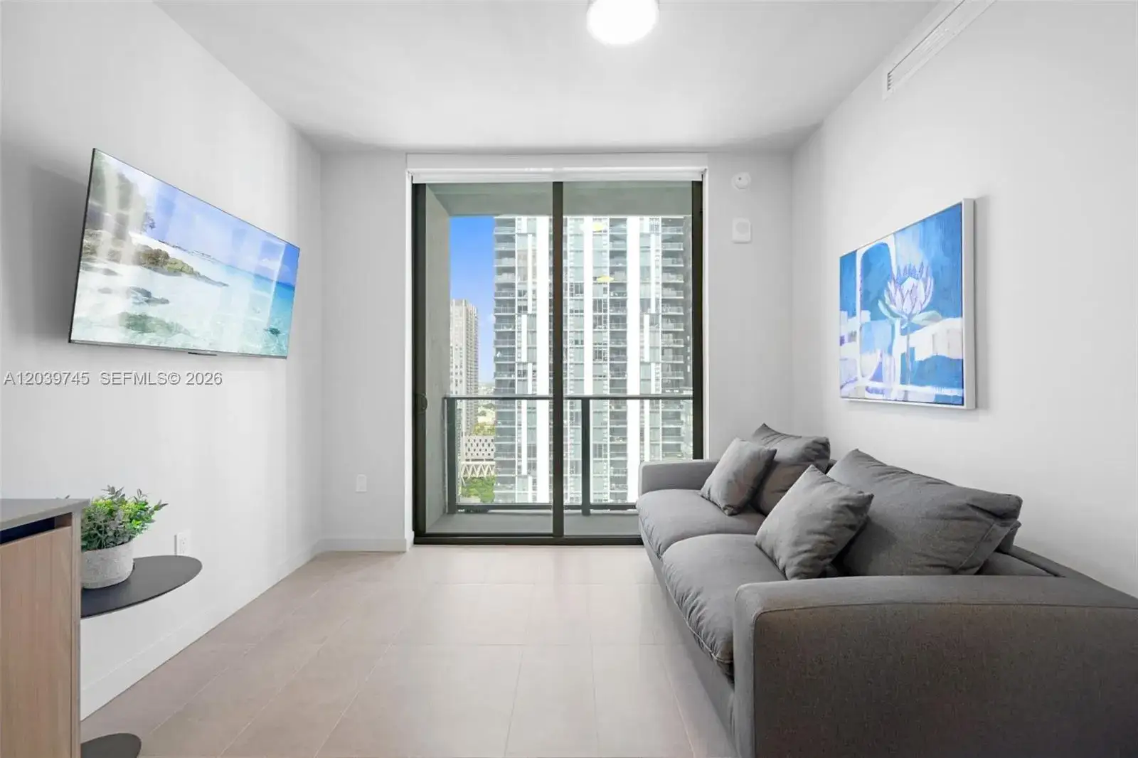 1 bedroom 1 bath Residential Lease for rent at 121 NE 5th St # 3006, Miami FL 33132