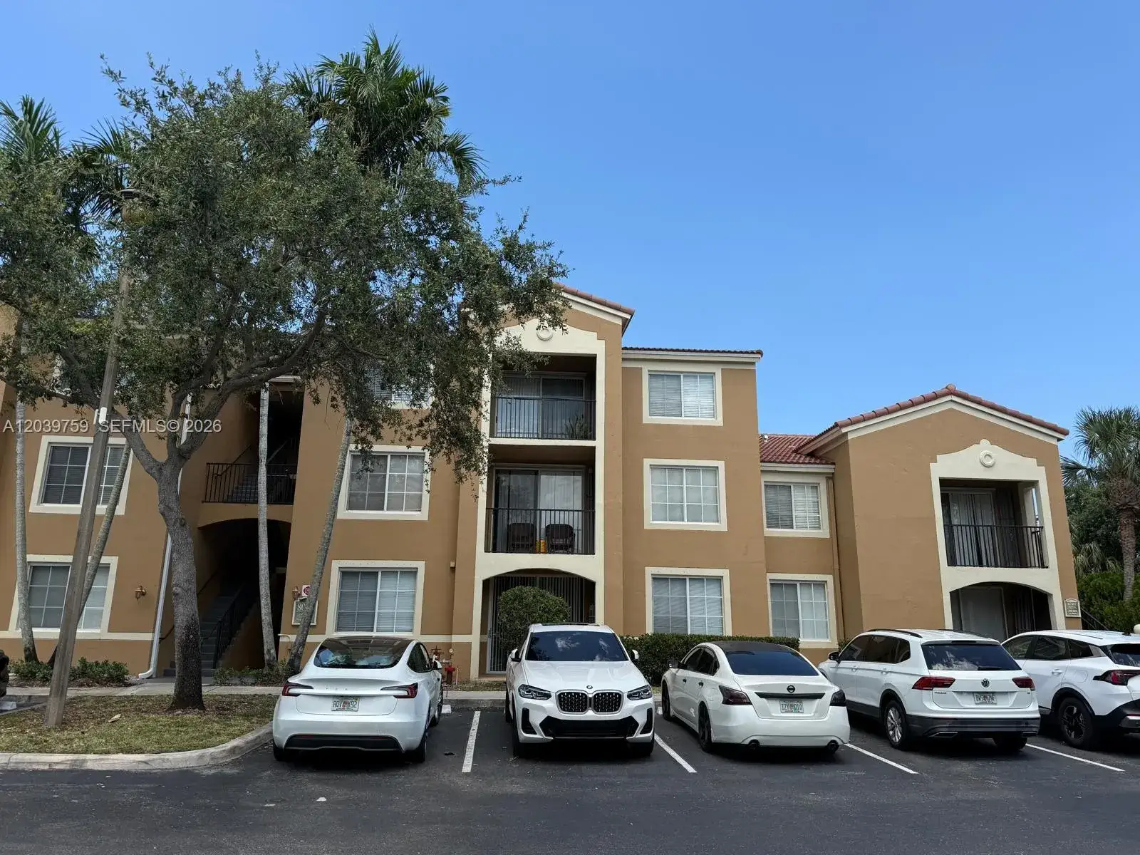 2 bedroom 2 bath Residential Lease for rent at 8050 N Nob Hill Rd # 105, Tamarac FL 33321