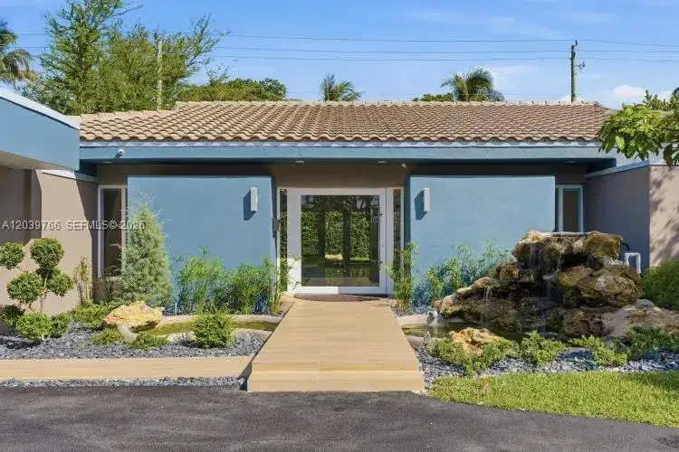 5 bedroom 4 bath Residential for sale at 291 E Shore Dr E, Miami FL 33133