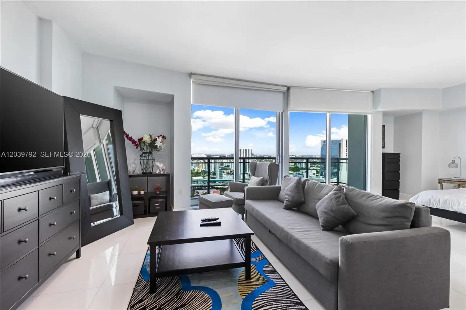 1 bedroom 1 bath Residential Lease for rent at 350 S Miami Ave # 2815, Miami FL 33130