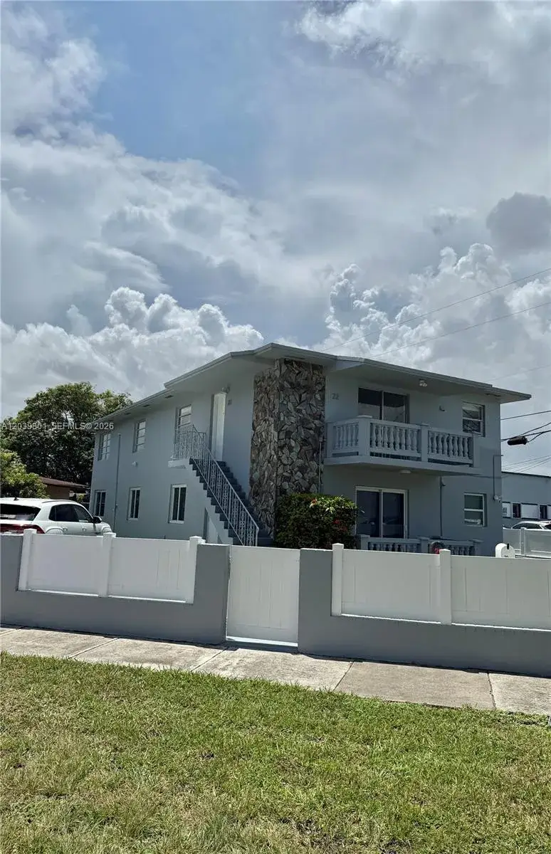 3 bedroom 2 bath Residential Lease for rent at 22 SW 55th Ave Rd # 22, Miami FL 33134