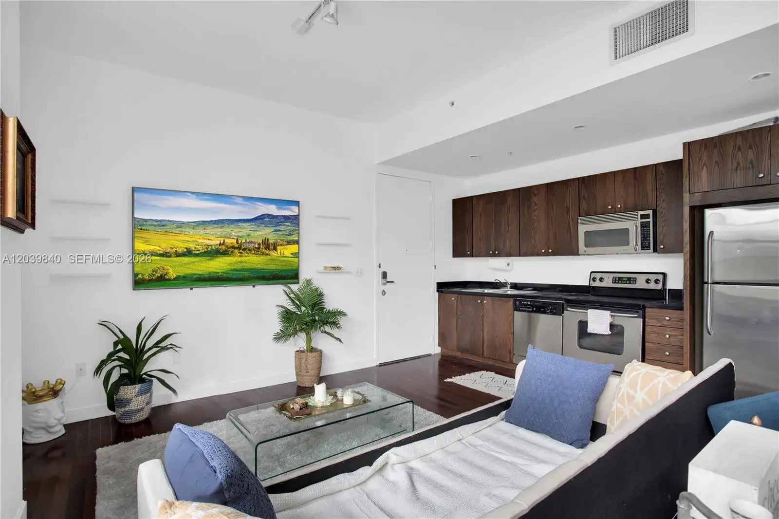 1 bedroom 1 bath Residential Lease for rent at 935 Euclid Ave # 8, Miami Beach FL 33139