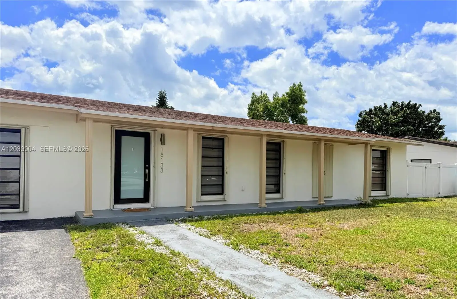 3 bedroom 3 bath Residential for sale at 18133 SW 93rd Ave, Palmetto Bay FL 33157