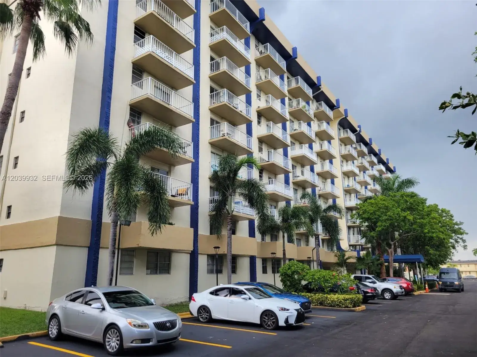 1 bedroom 1 bath Residential Lease for rent at 4550 NW 9th St # 512E, Miami FL 33126