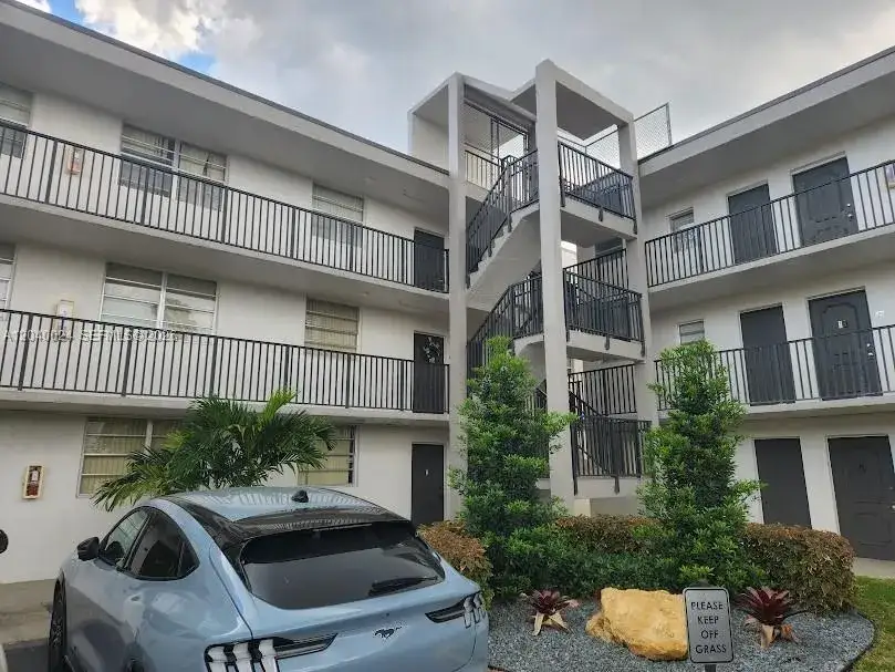 3 bedroom 2 bath Residential Lease for rent at 14185 SW 87th St # A110, Miami FL 33183