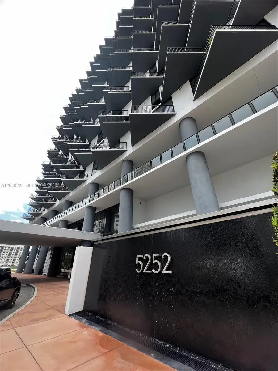 3 bedroom 2 bath Residential Lease for rent at 5252 NW 85th Ave # 1102, Doral FL 33166