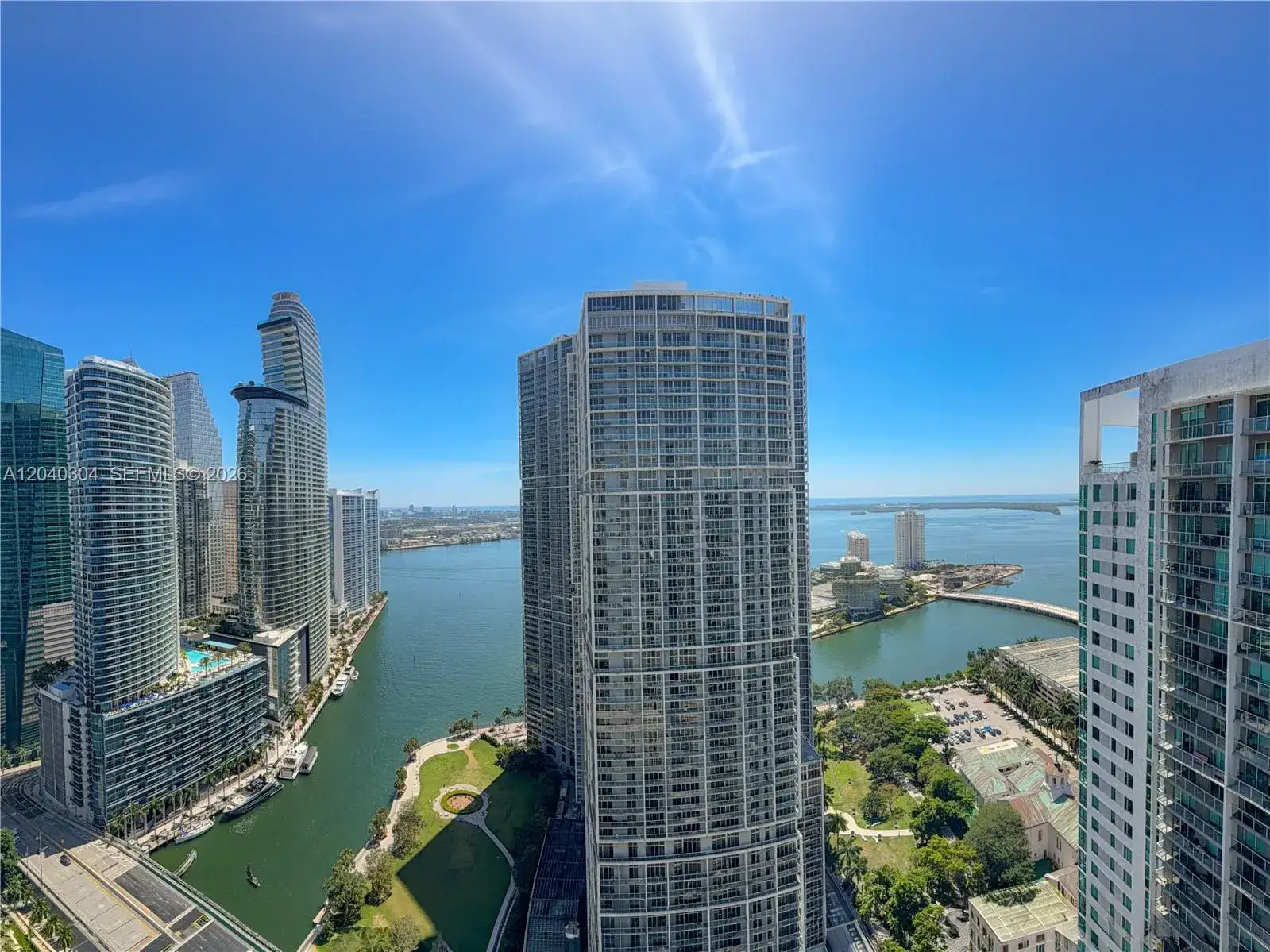 1 bedroom 1 bath Residential Lease for rent at 77 SE 5 # 4015, Miami FL 33131