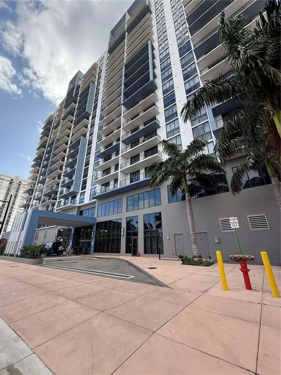 3 bedroom 3 bath Residential Lease for rent at 5350 NW 84th Ave # 1001, Doral FL 33166