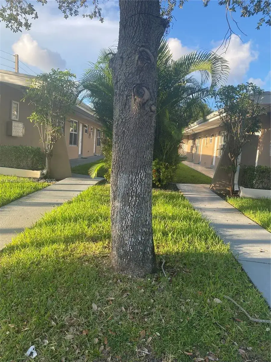 1 bedroom 1 bath Residential Lease for rent at 2011 NE 167th St # 9, North Miami Beach FL 33162