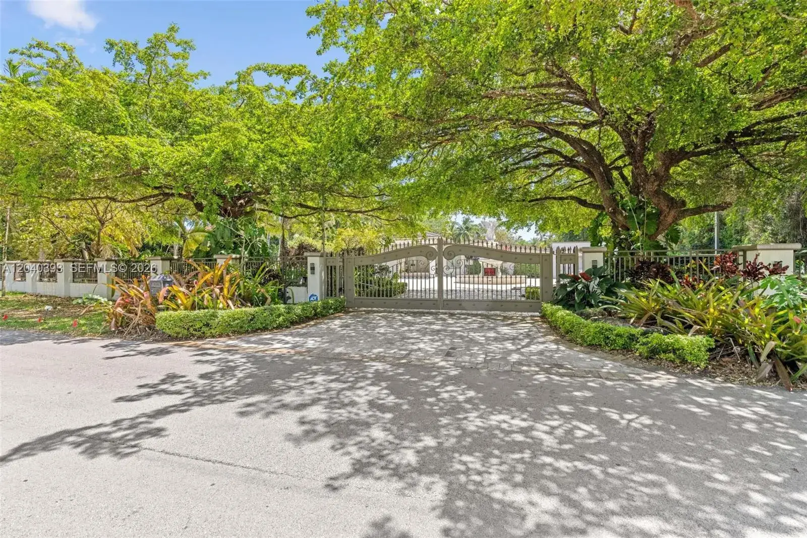 4 bedroom 4 bath Residential for sale at 6600 SW 123rd St, Pinecrest FL 33156