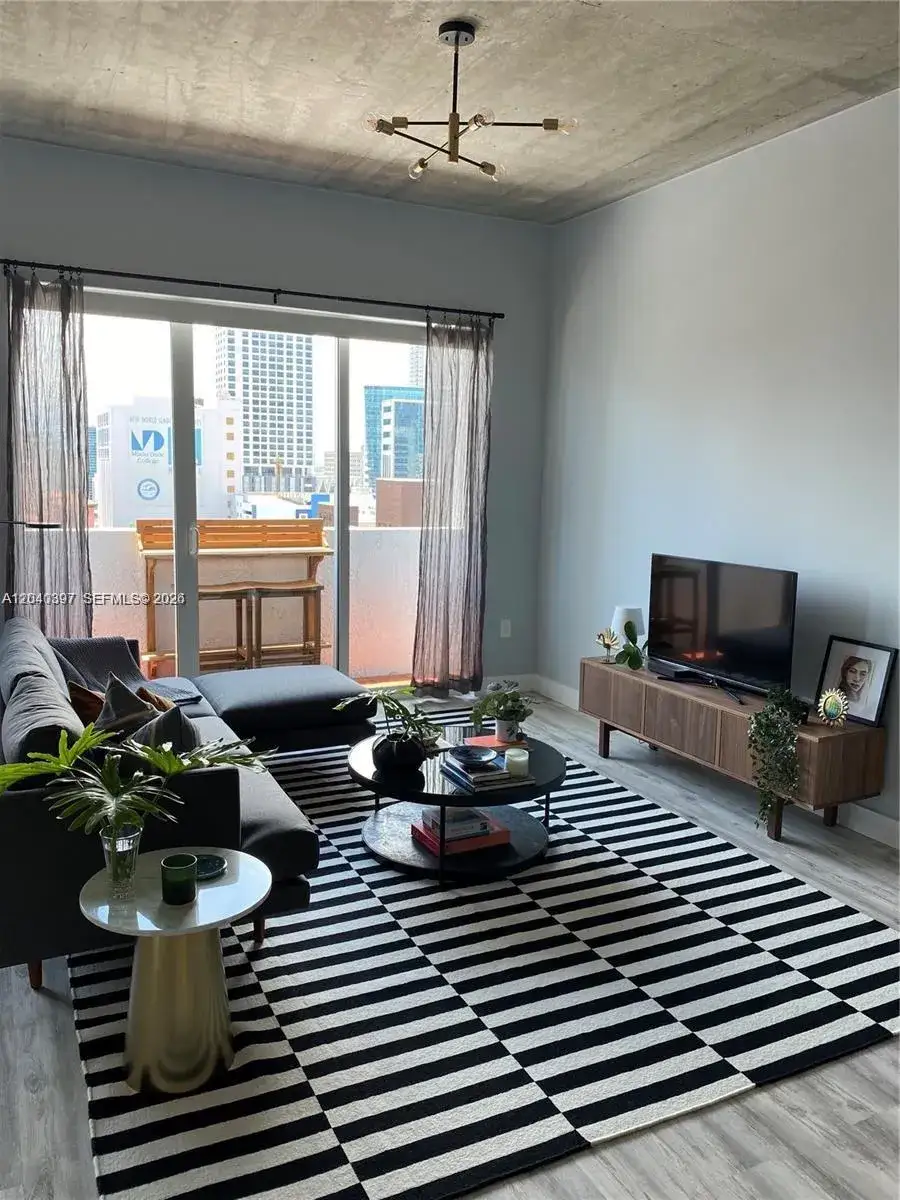1 bedroom 1 bath Residential Lease for rent at 133 NE 2nd Ave # 915, Miami FL 33132