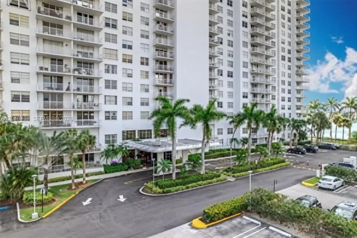 1 bedroom 1 bath Residential Lease for rent at 2801 NE 183rd St # 203W, Aventura FL 33160