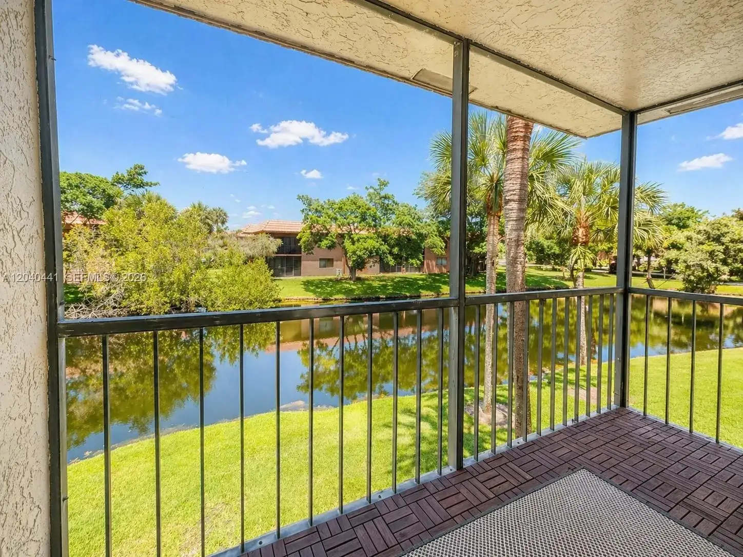2 bedroom 2 bath Residential for sale at 305 Lakeview Dr # 204, Weston FL 33326