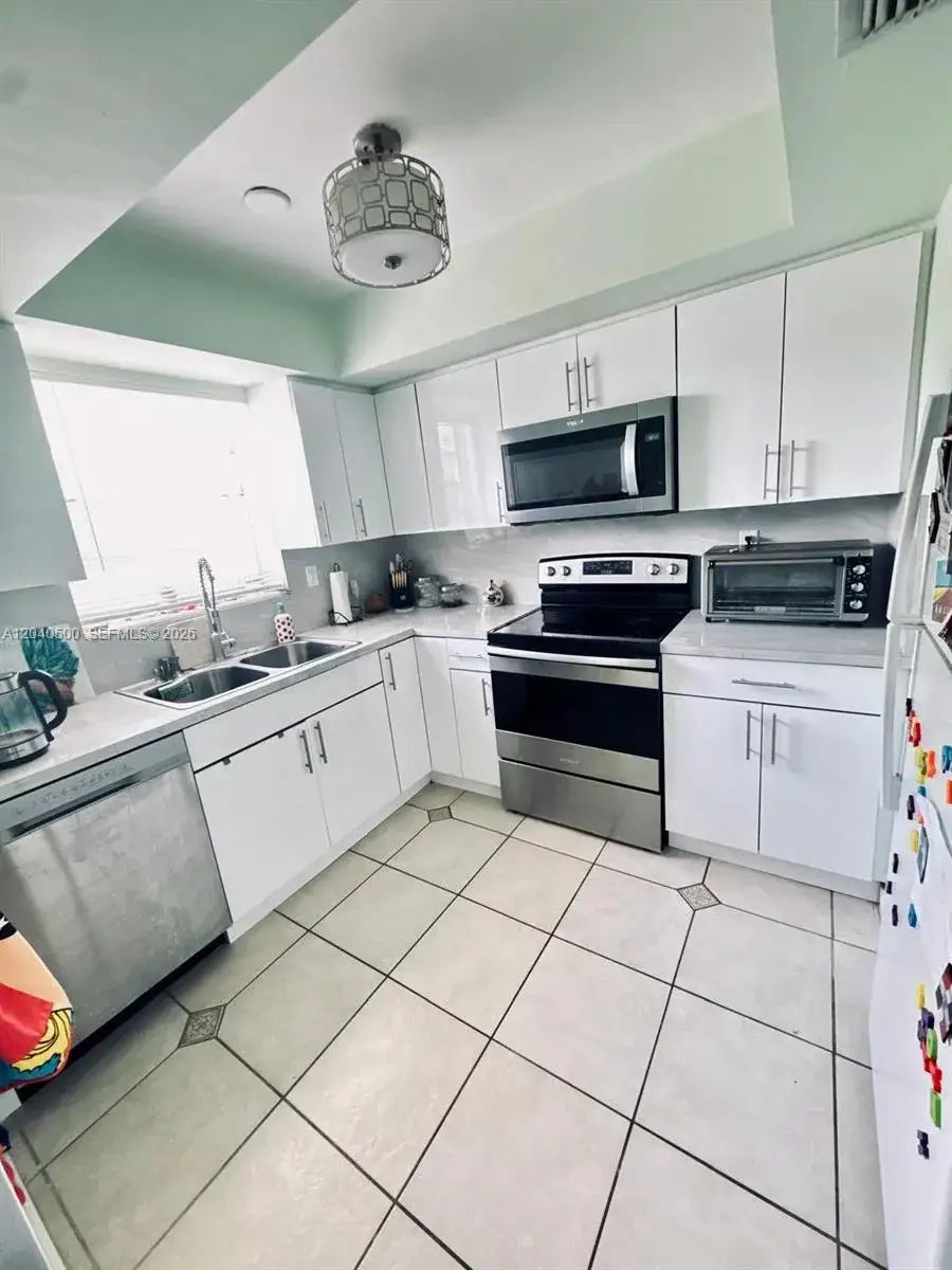 2 bedroom 2 bath Residential for sale at 1350 NE 119th St # 135021, Miami FL 33161