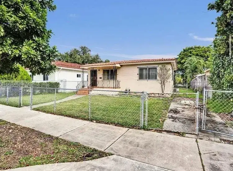2 bedroom 1 bath Residential Lease for rent at 831 NW 21st Ct, Miami FL 33138