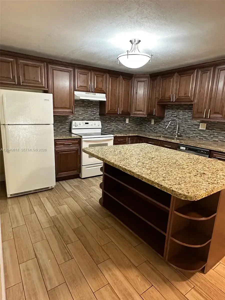 2 bedroom 2 bath Residential Lease for rent at 4114 NW 88th Ave # 102, Coral Springs FL 33065