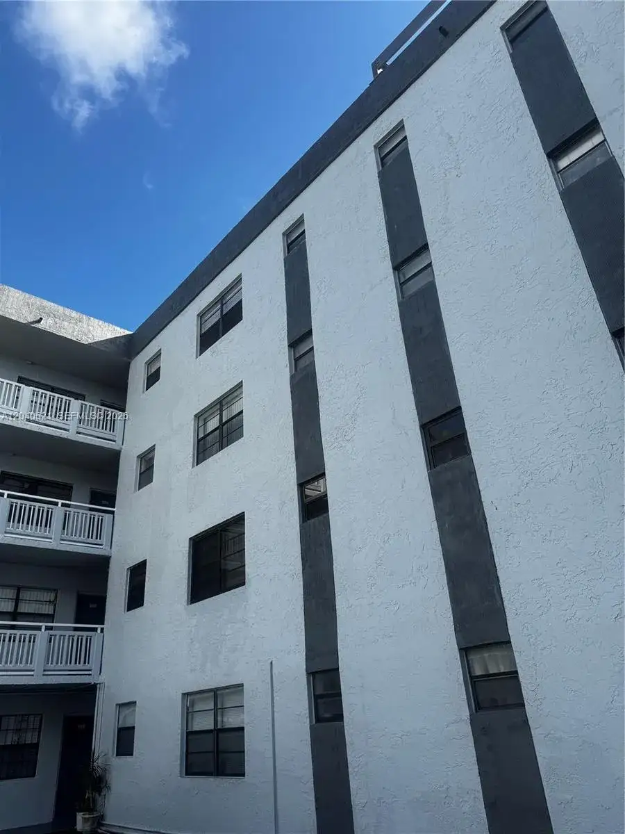 1 bedroom 2 bath Residential for sale at 13500 NE 3rd Ct # 120, North Miami FL 33161