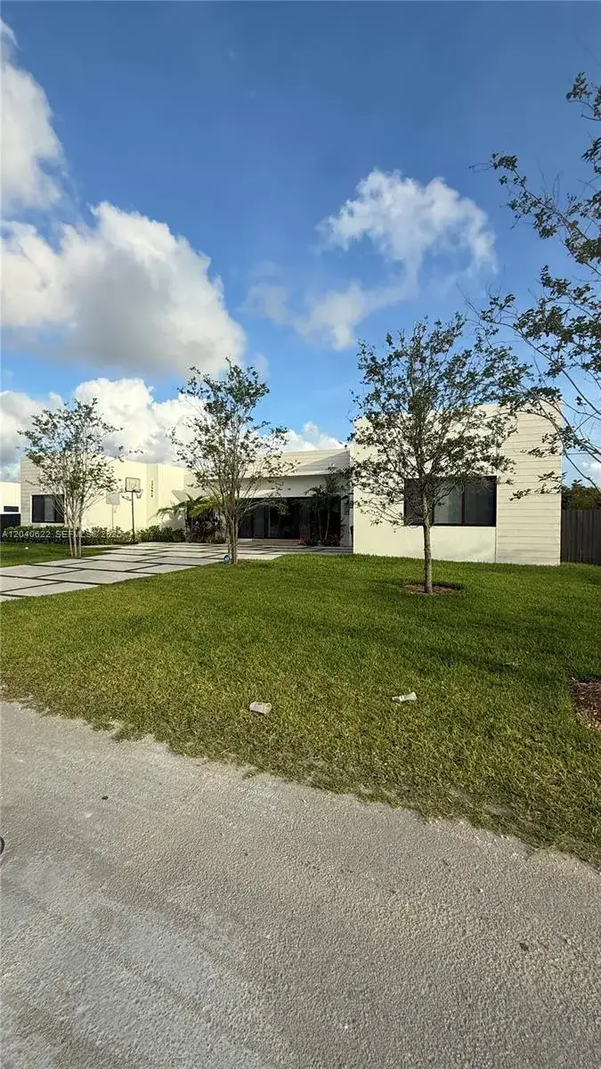 5 bedroom 4 bath Residential for sale at 17274 SW 287th St, Homestead FL 33030