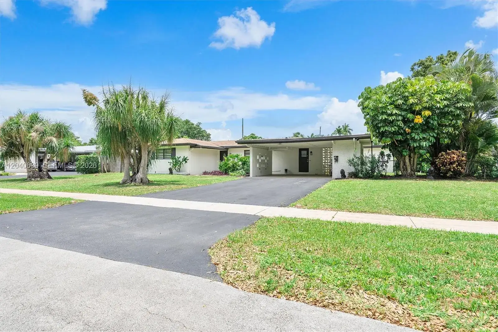 4 bedroom 3 bath Residential for sale at 885 Azalea Ct, Plantation FL 33317