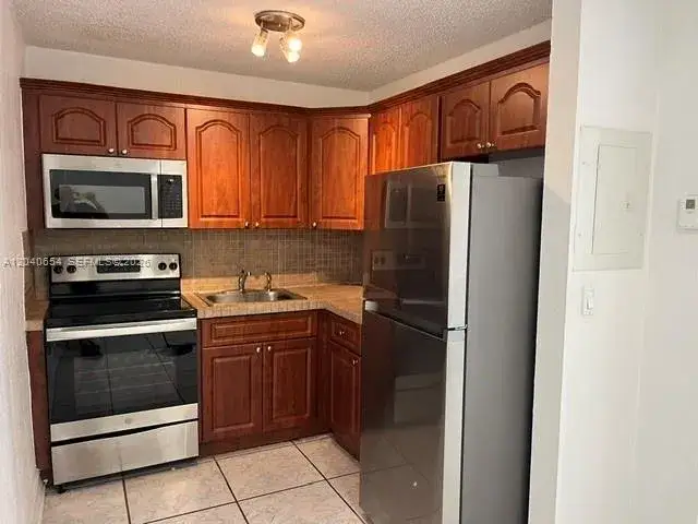 1 bedroom 1 bath Residential Lease for rent at 444 SW 4th St # 404, Miami FL 33130
