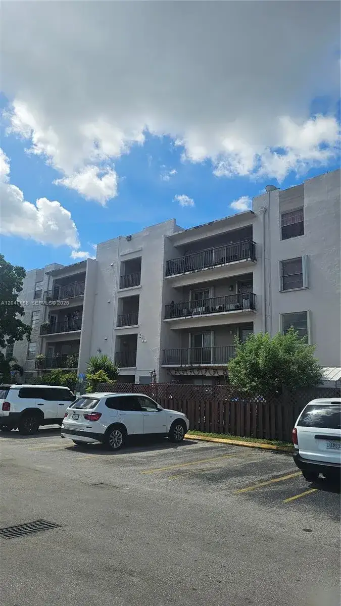 2 bedroom 2 bath Residential for sale at 5625 W 20th Ave # 208, Hialeah FL 33012