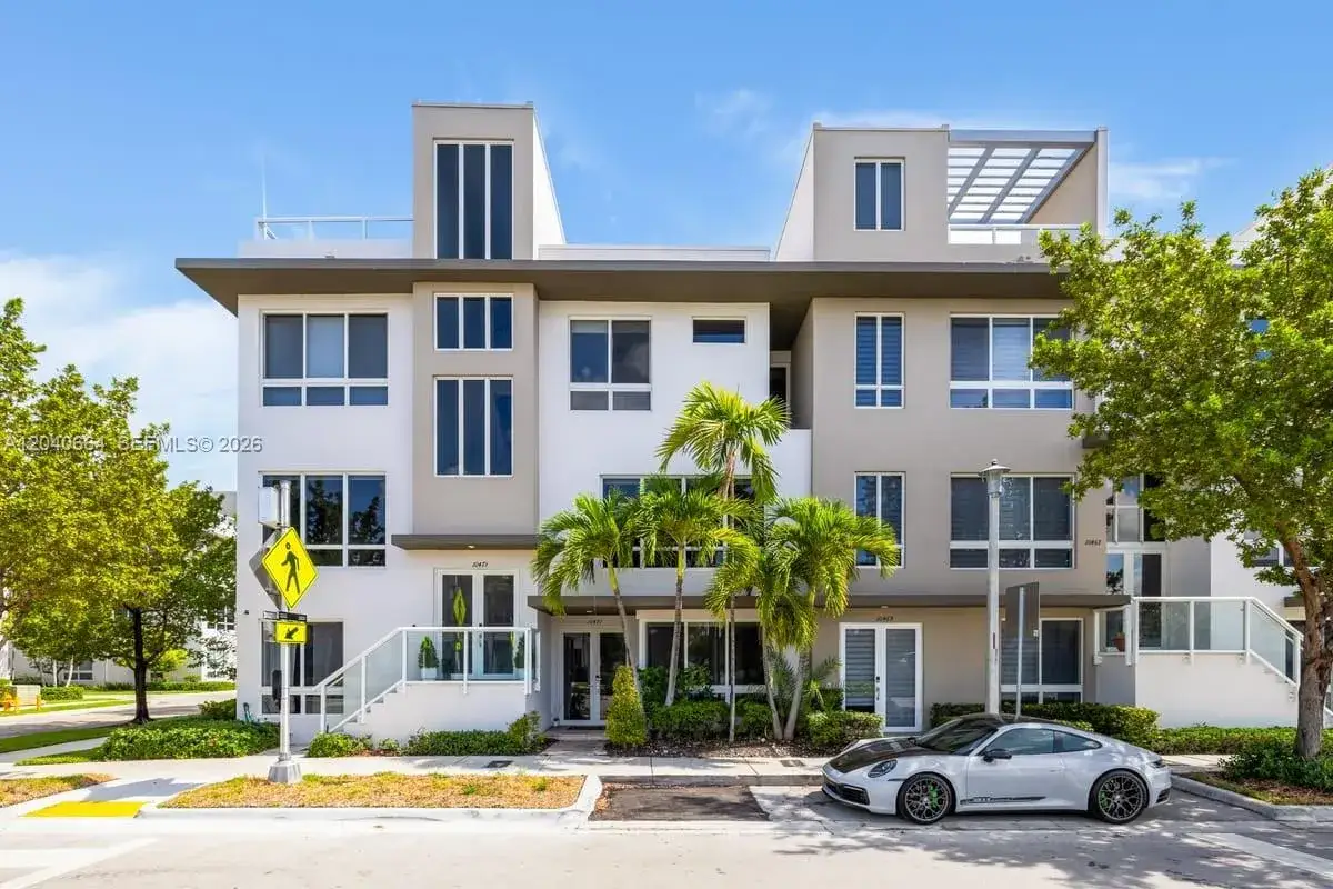 4 bedroom 3 bath Residential for sale at 10471 NW 66th St, Doral FL 33178