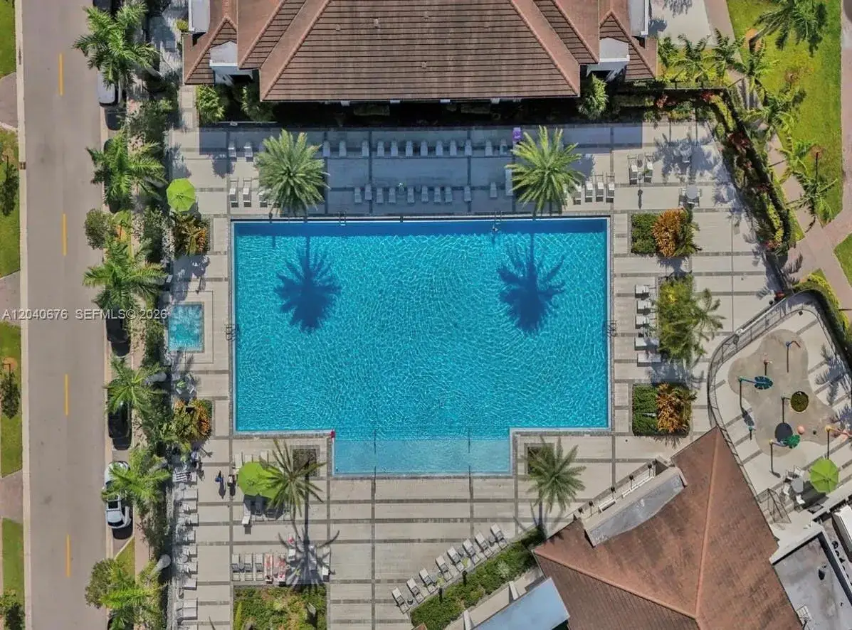 3 bedroom 2 bath Residential for sale at 8001 NW 41st St # 113, Doral FL 33166