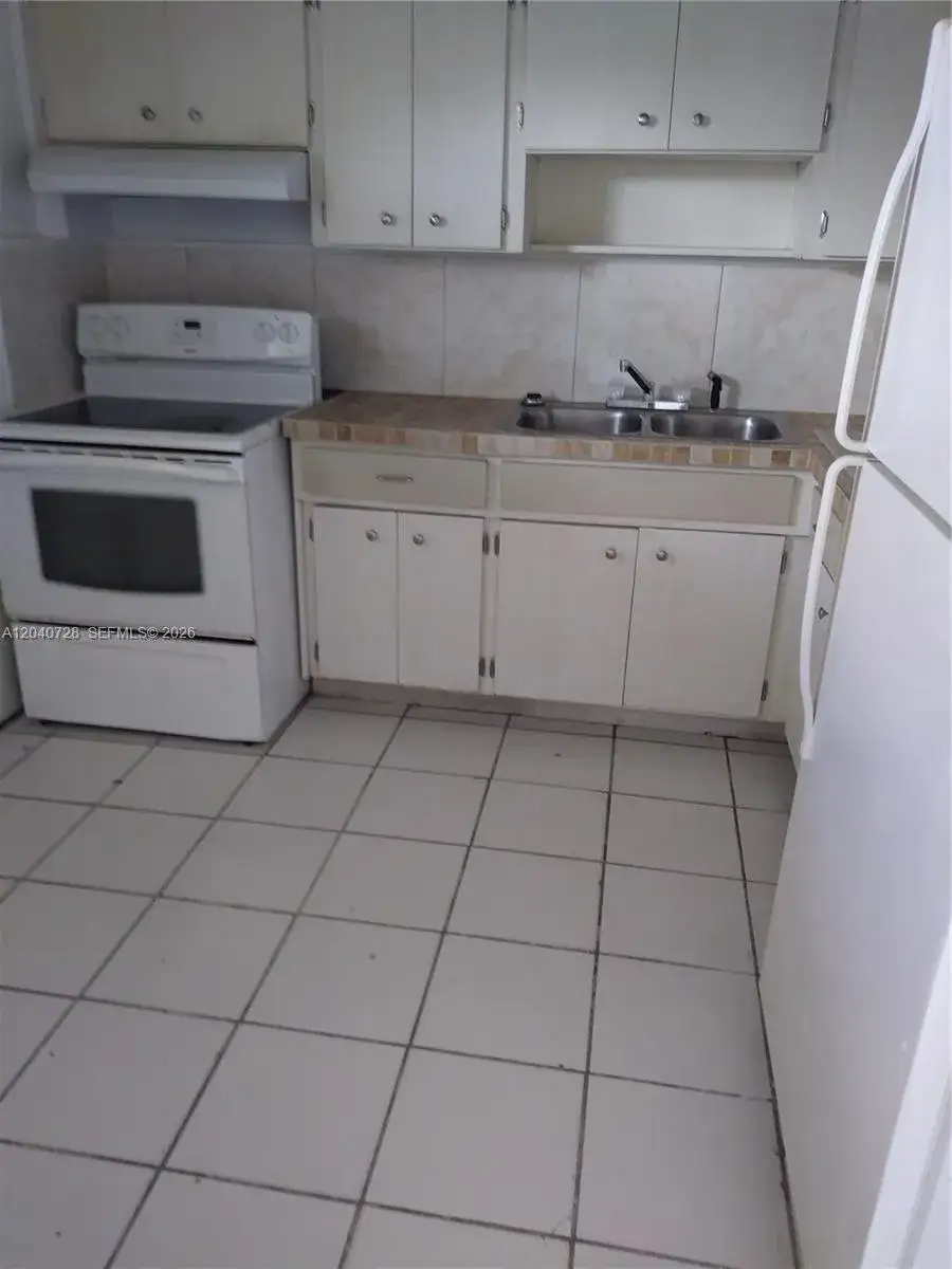 2 bedroom 1 bath Residential Lease for rent at 9760 SW 184th St # 9A, Cutler Bay FL 33157