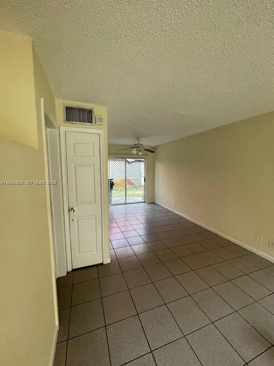 2 bedroom 1 bath Residential Lease for rent at 5305 NW 27th St # 6C, Lauderhill FL 33313