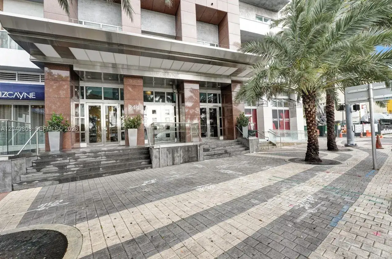 1 bedroom 1 bath Residential Lease for rent at 244 Biscayne Blvd # 2005, Miami FL 33132