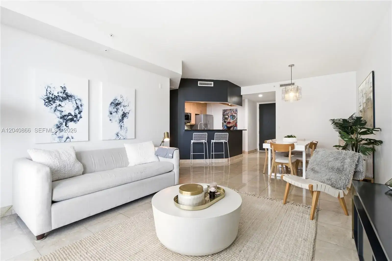 1 bedroom 1 bath Residential Lease for rent at 801 Brickell Key Blvd # 707, Miami FL 33131