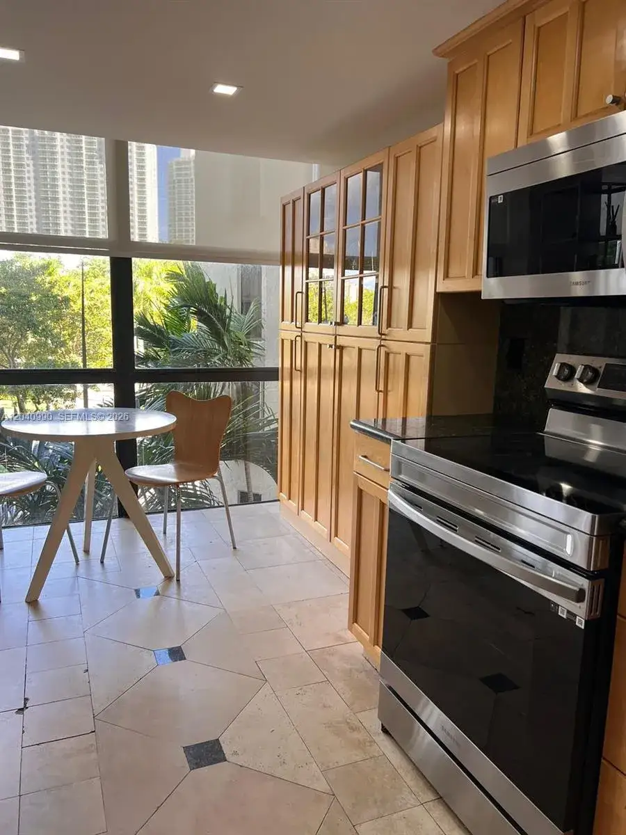 2 bedroom 2 bath Residential Lease for rent at 18181 NE 31st ct # 305, Aventura FL 33160