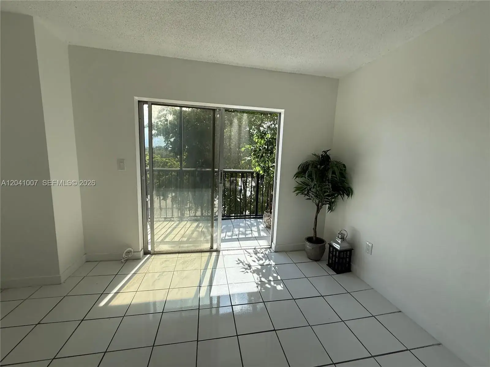 2 bedroom 1 bath Residential Lease for rent at 13455 NE 10th Ave # 410, North Miami FL 33161