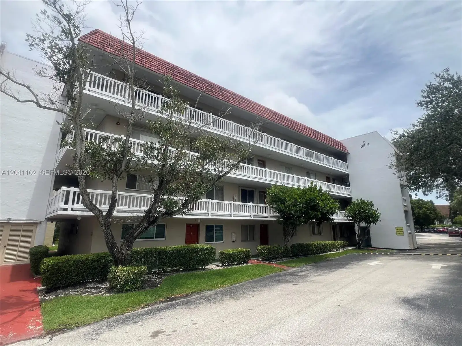 2 bedroom 2 bath Residential for sale at 3571 Inverrary Dr # 307, Lauderhill FL 33319