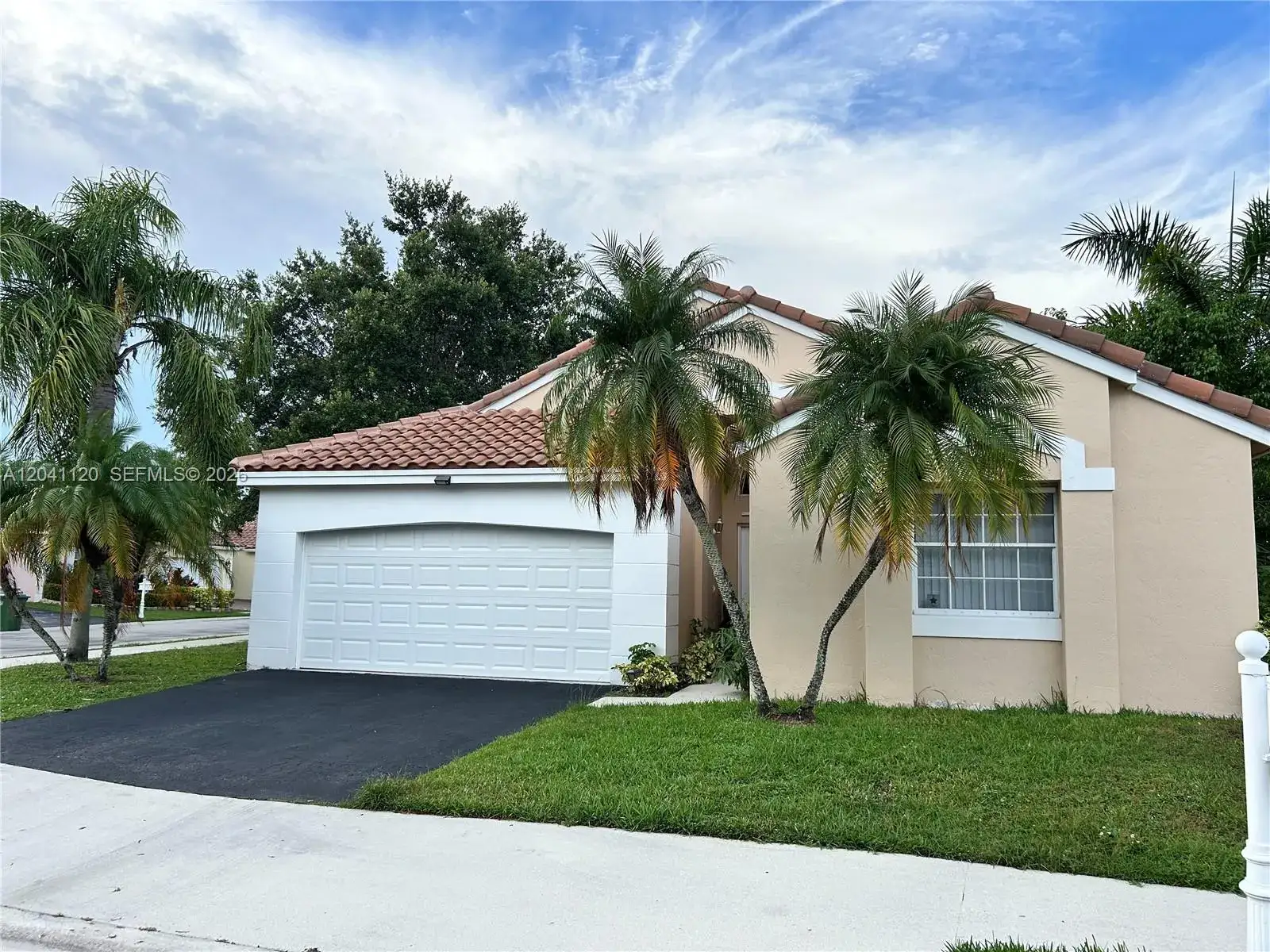3 bedroom 2 bath Residential Lease for rent at 286 Bridgeton Way, Weston FL 33326