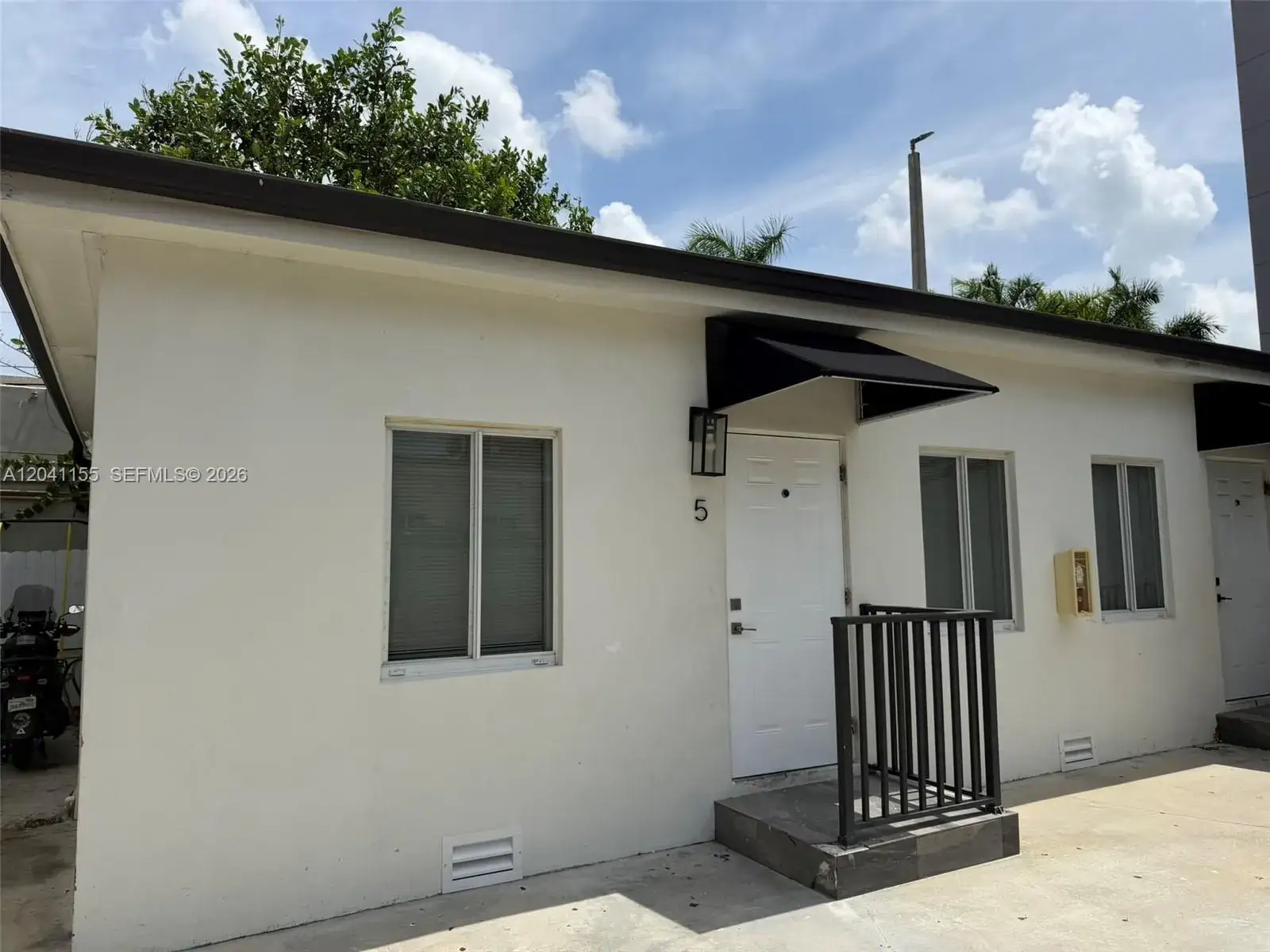 2 bedroom 1 bath Residential Lease for rent at 111 SW 11 Ave # 5, Miami FL 33130