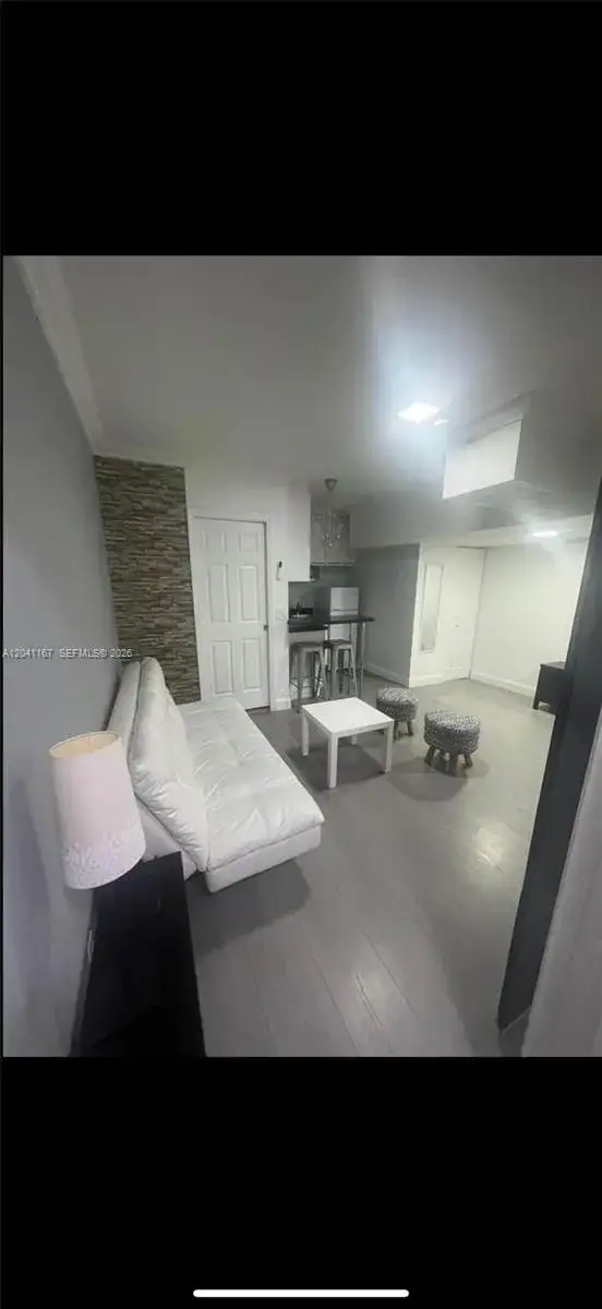 1 bedroom 1 bath Residential Lease for rent at 4731 fillmore # 1, Hollywood FL 33021