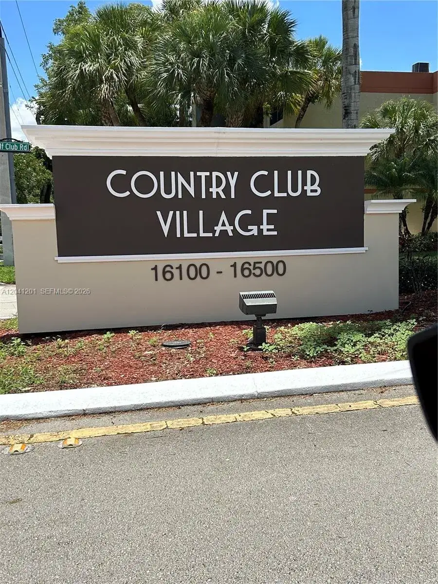 2 bedroom 2 bath Residential for sale at 16325 Golf Club Rd # 304, Weston FL 33326