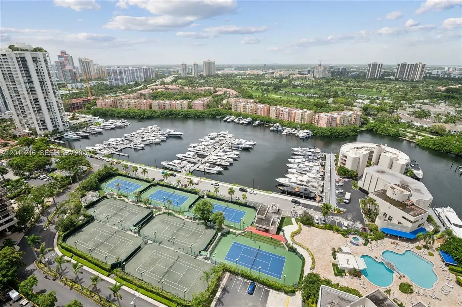 1 bedroom 1 bath Residential for sale at 19707 Turnberry Way, Aventura FL 33180