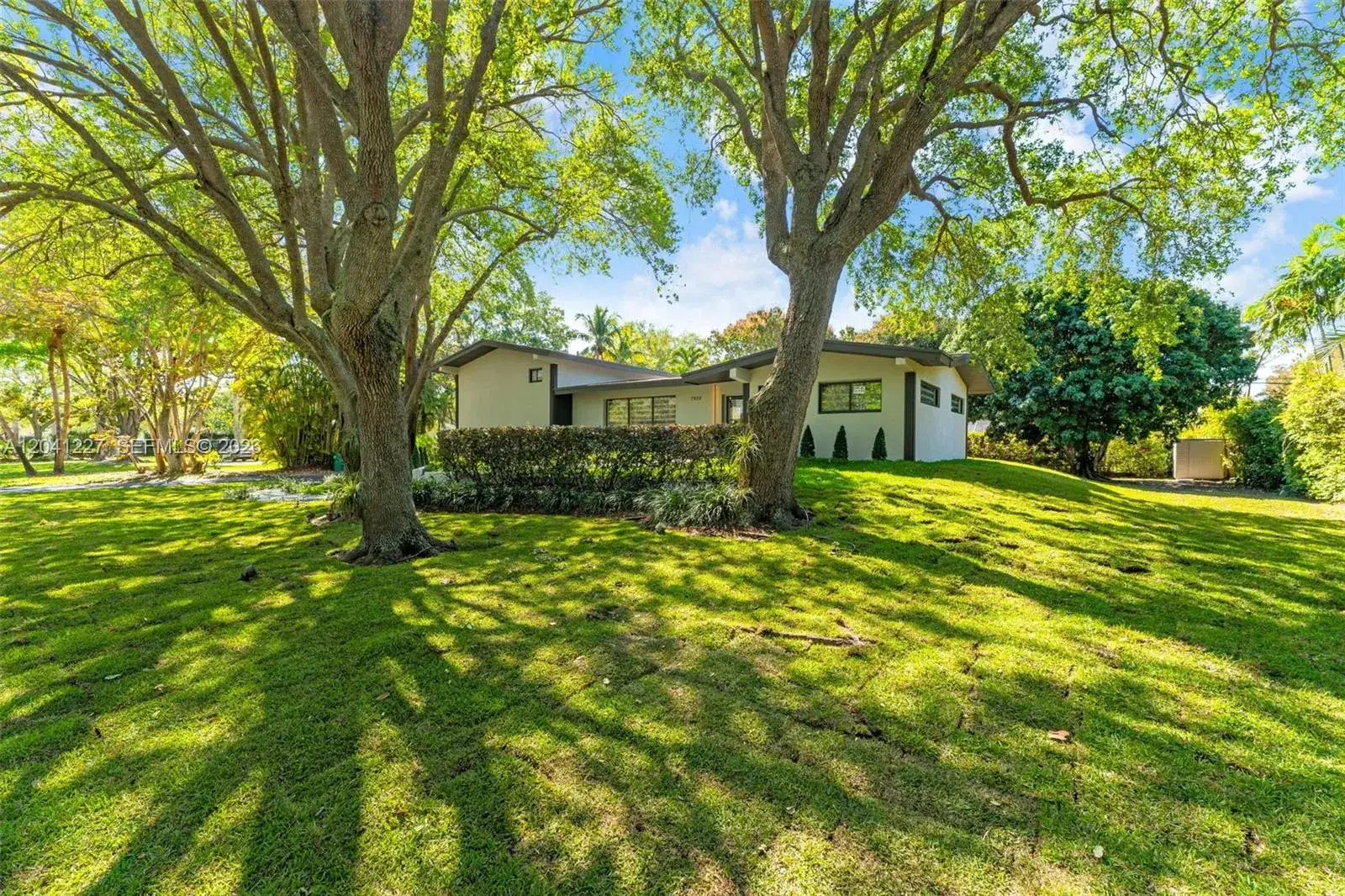 3 bedroom 2 bath Residential Lease for rent at 7920 SW 132nd St # 0, Pinecrest FL 33156