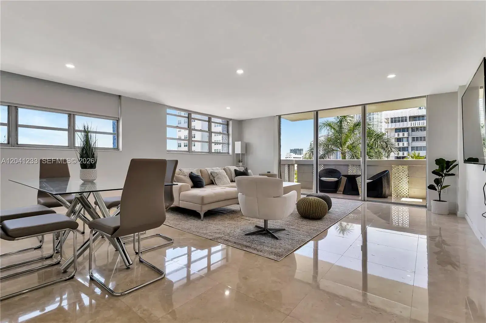 2 bedroom 2 bath Residential for sale at 800 West Ave # 635, Miami Beach FL 33139