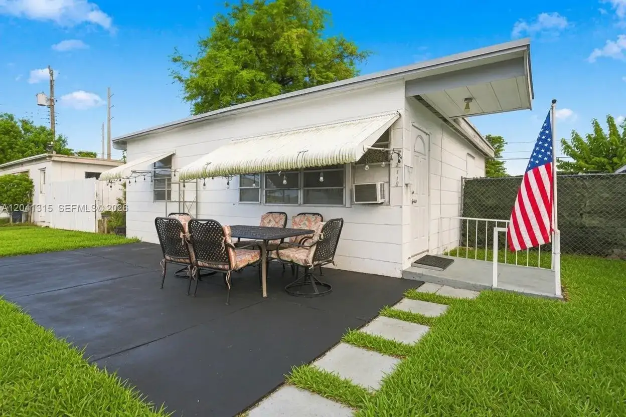 2 bedroom 2 bath Residential for sale at 2118 Coolidge St, Hollywood FL 33020