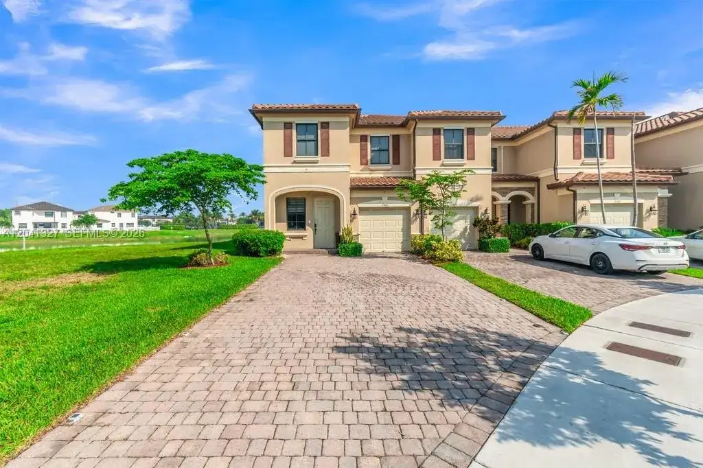 3 bedroom 3 bath Residential for sale at 3401 W 94th Ter, Hialeah FL 33018-2079