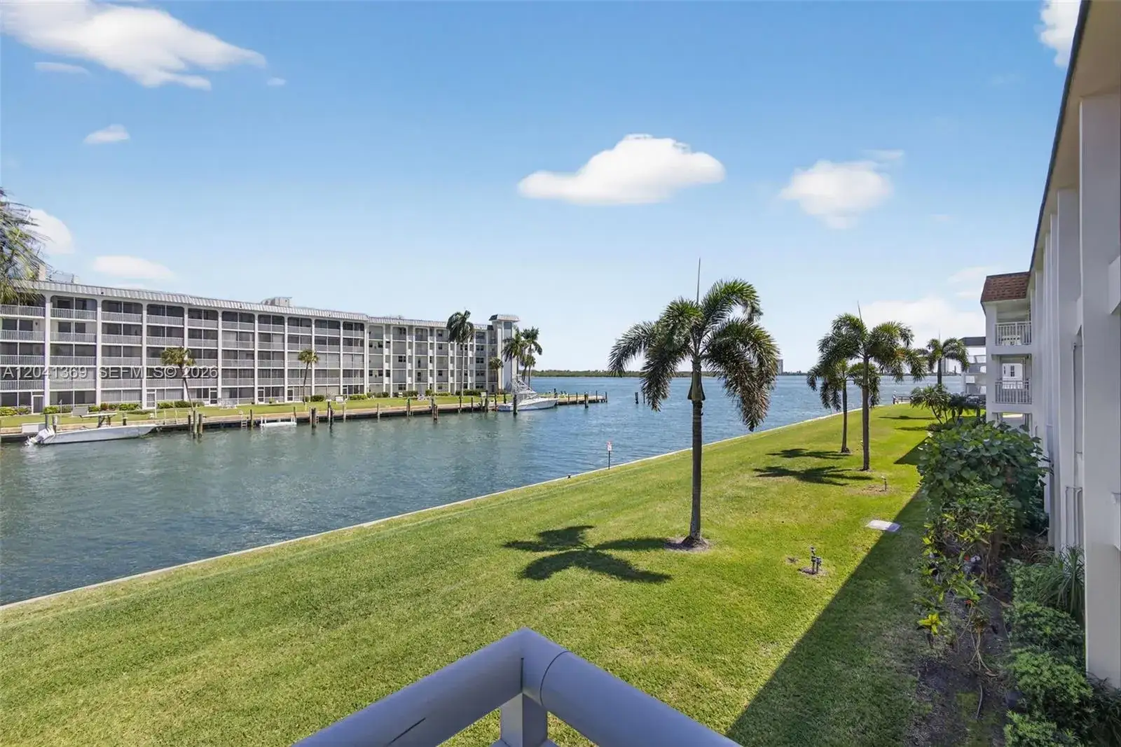 1 bedroom 1 bath Residential for sale at 111 Shore Ct # 205, North Palm Beach FL 33408