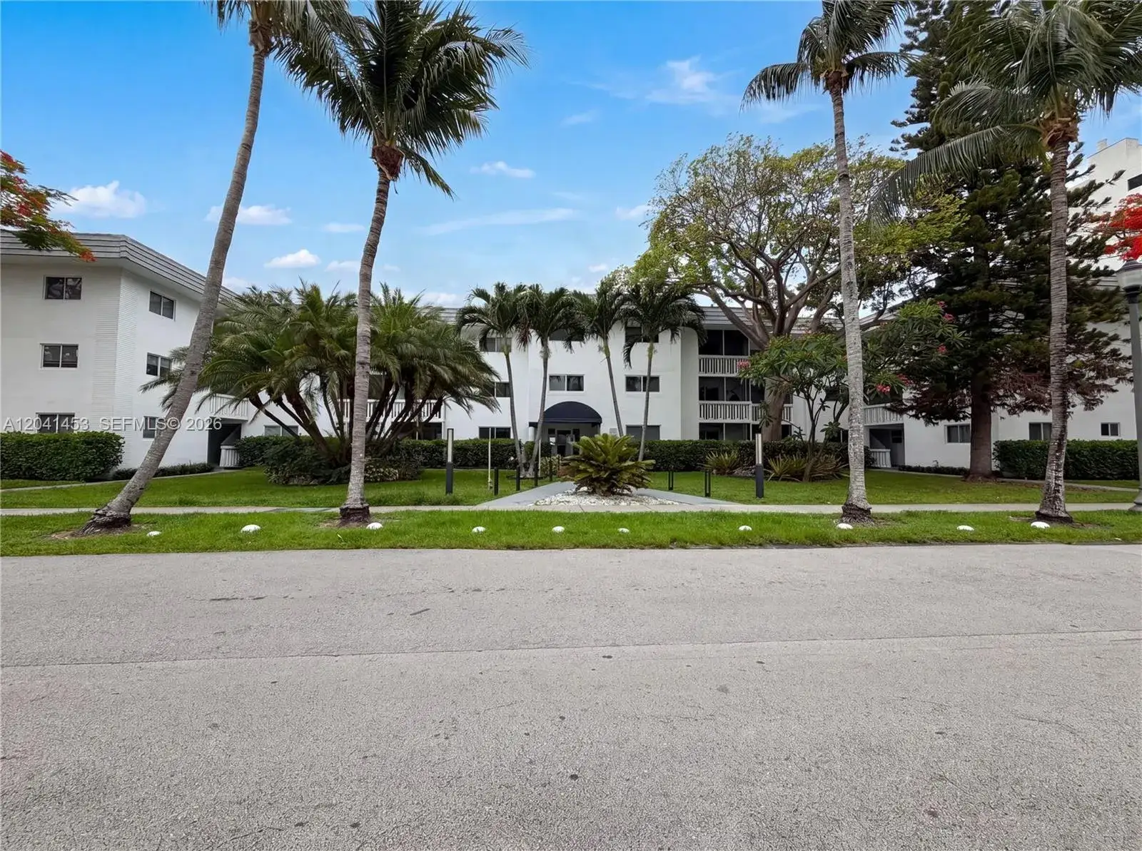 1 bedroom 1 bath Residential for sale at 200 Galen Dr # 202, Key Biscayne FL 33149