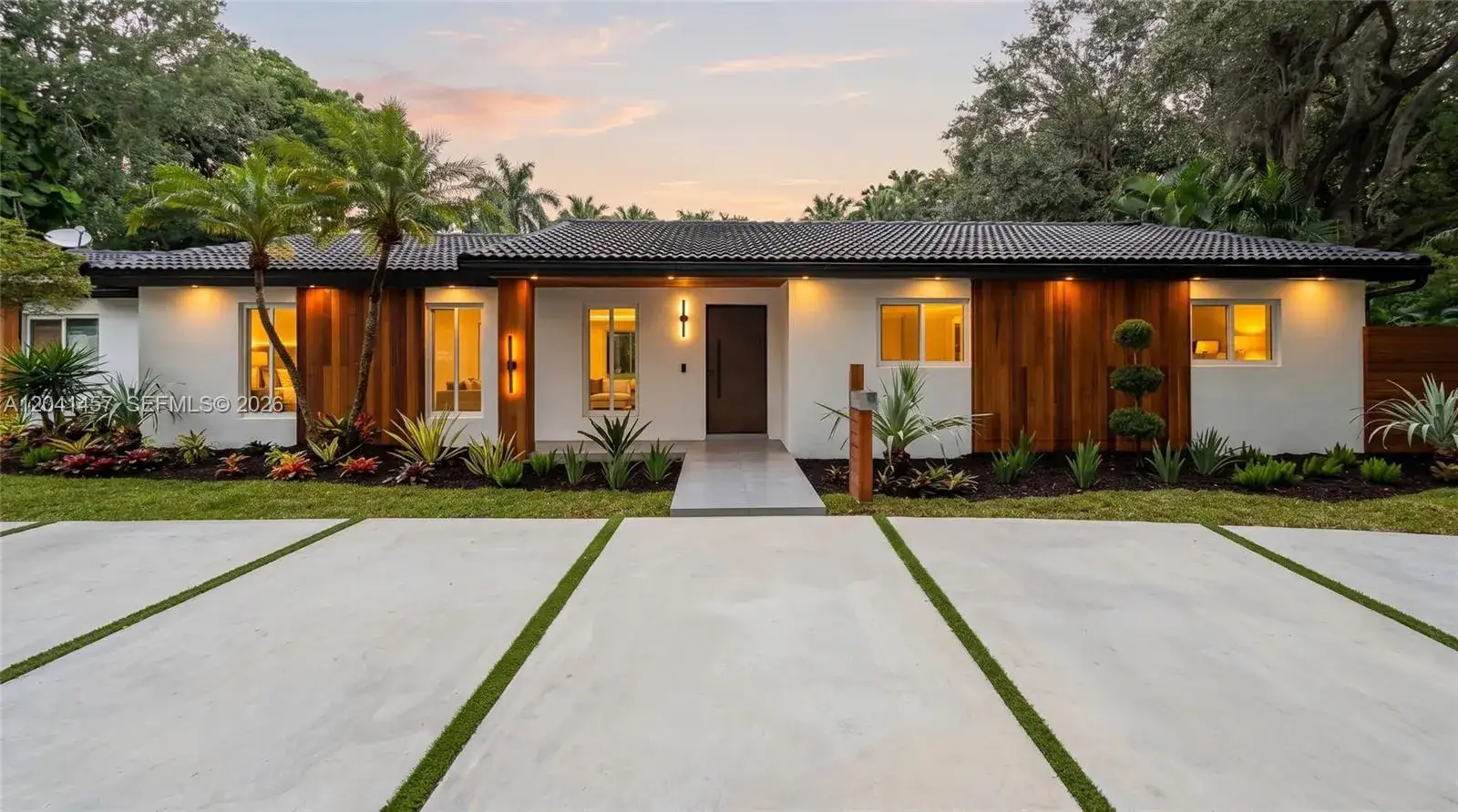 6 bedroom 4 bath Residential for sale at 15321 SW 82nd Ave, Palmetto Bay FL 33157